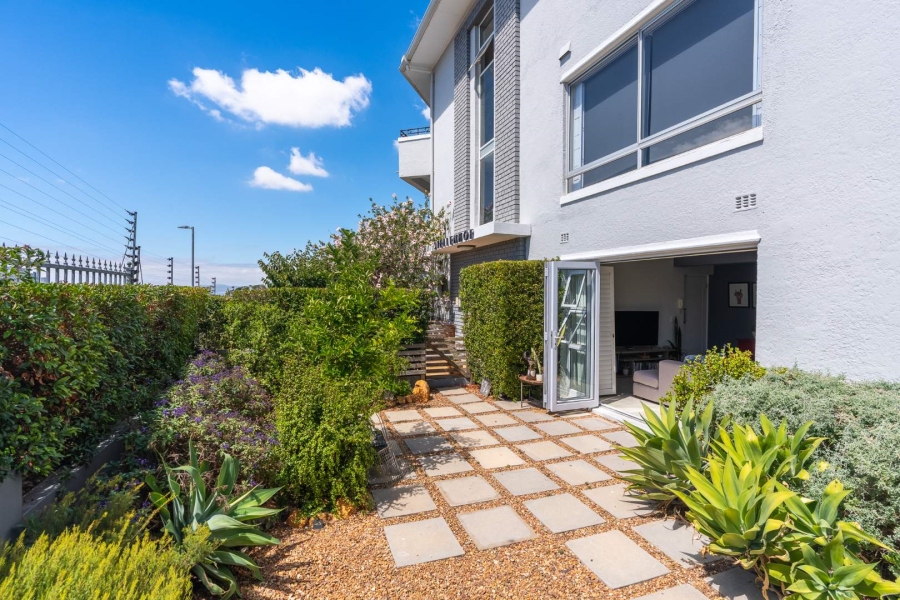 1 Bedroom Property for Sale in Vredehoek Western Cape